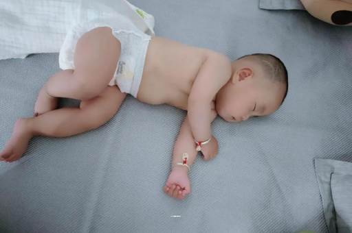 日照没满月的宝宝
